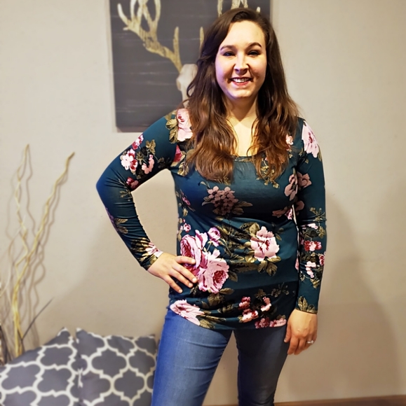 Floral Top Green - Picture 3 of 9